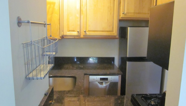 1110 Oakland Avenue - Photo 2