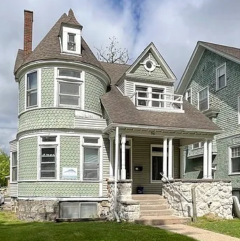 Photo of 930 South Forest Avenue